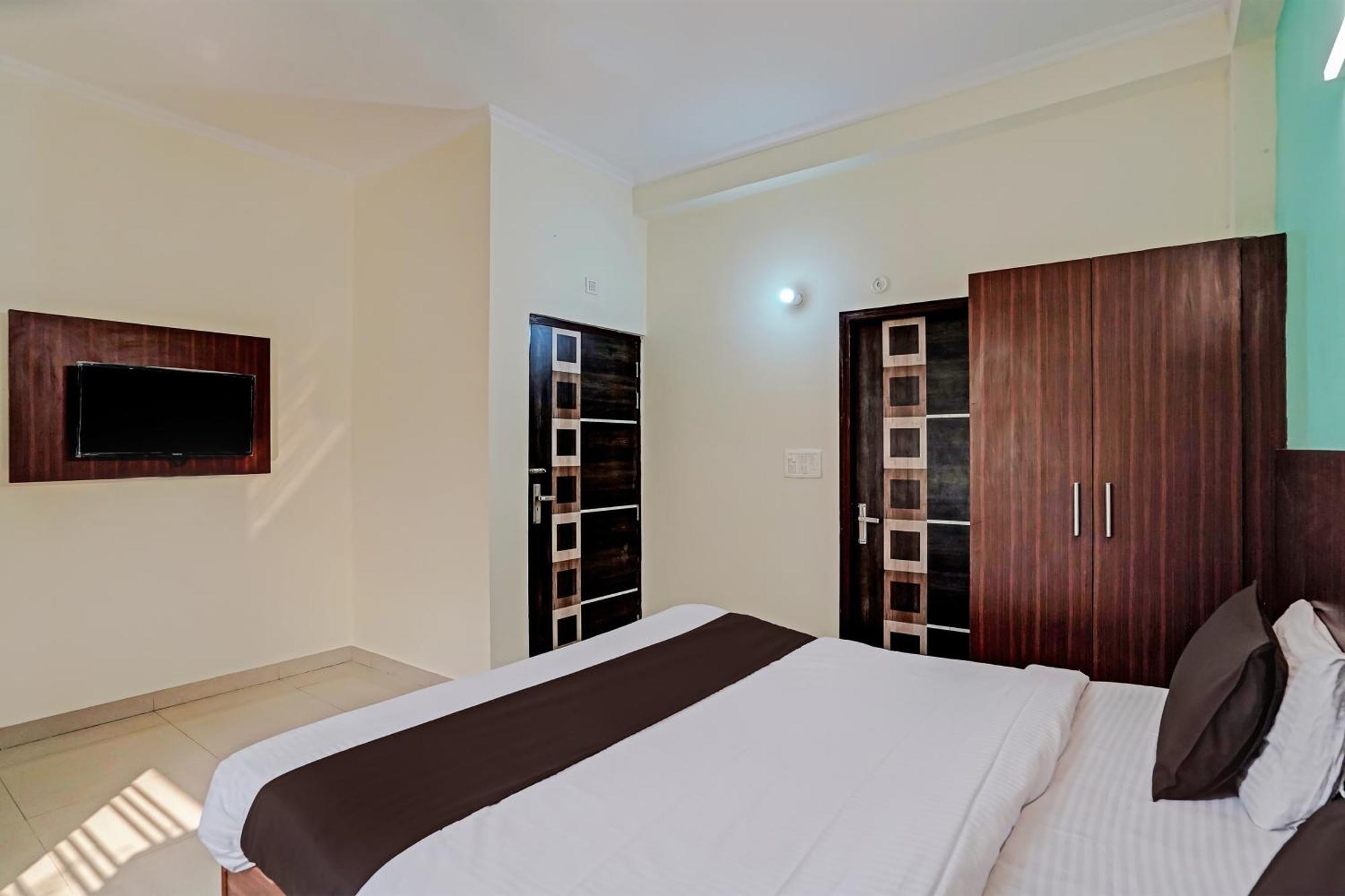 Hotel O Golden Imperial Greater Noida Exterior photo