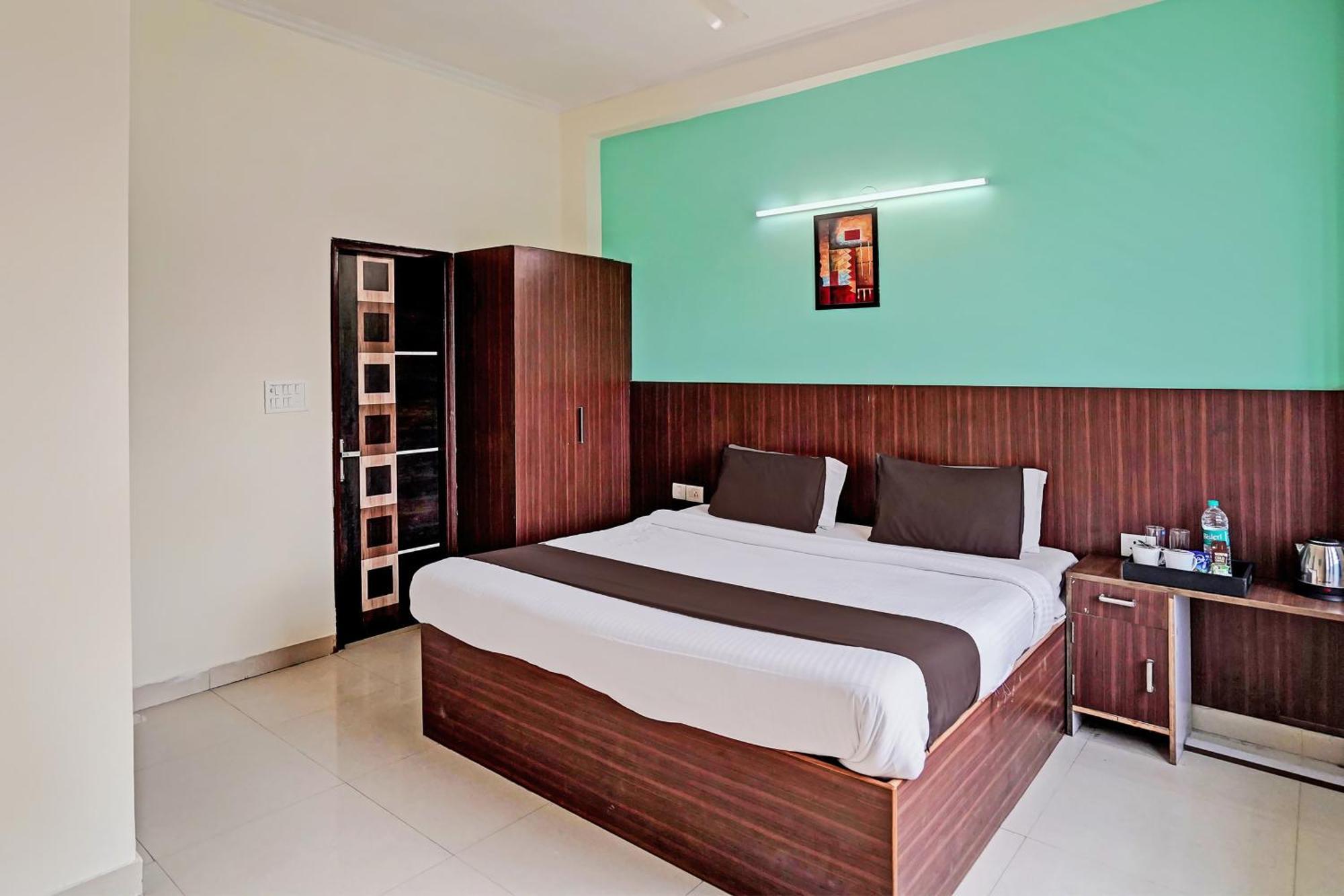 Hotel O Golden Imperial Greater Noida Exterior photo